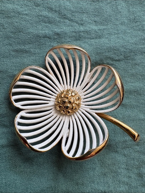 Monet Jewelry - Monet White and Gold Enamel Flower Brooch